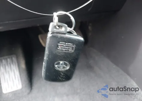 2016 Toyota Highlander Xle V6 z USA, uszkodzony, nr VIN 5TDKKRFH1GS142501